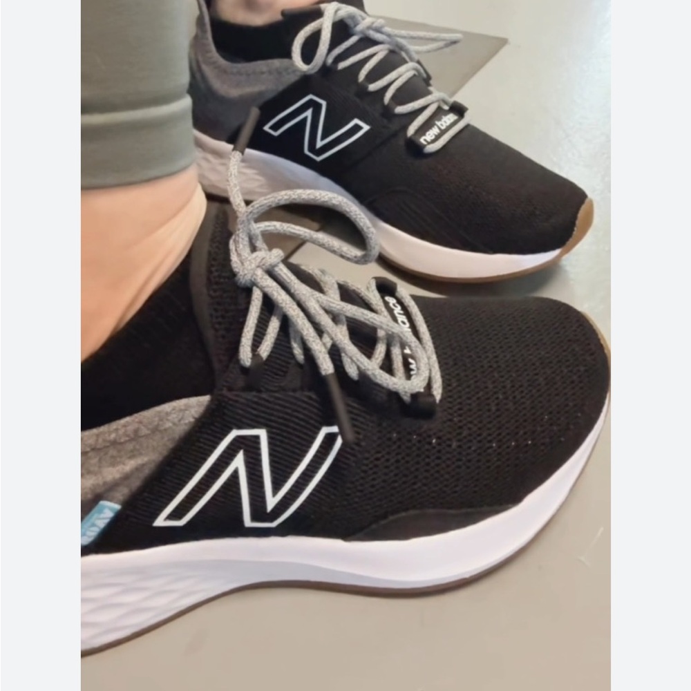New Balance sneakers - Picture 2 of 11